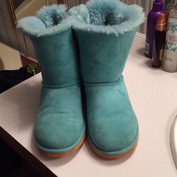 Authentic Blue bailey bow uggs - Picture 2 of 6